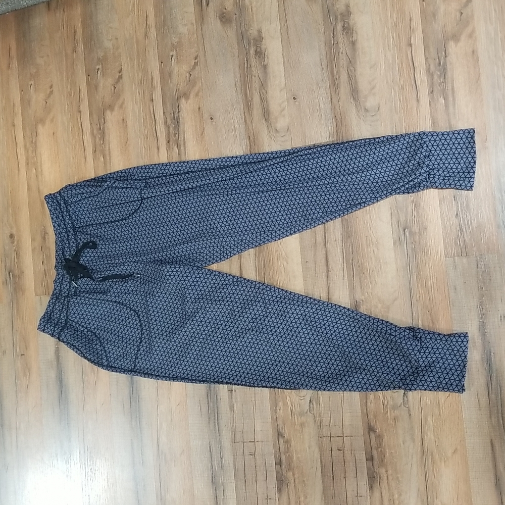 VICTORIA'S SECRET Gray/Black Geometric Print Drawstring Pocket Nylon Jogger Pant